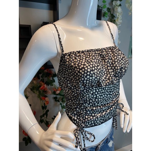 Heart Hips Floral Ruched Cropped smocked back Top Black  Size L RefFNB - Picture 3 of 9